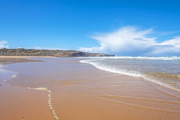 Widok z plaży Carapateira w Algarve Portugalia — Zdjęcie stockowe