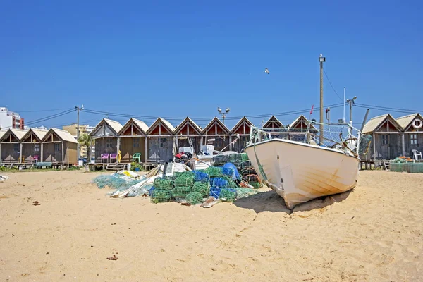 Armacao de Pera sahilde Traditonal balıkçı kulübeleri — Stok fotoğraf