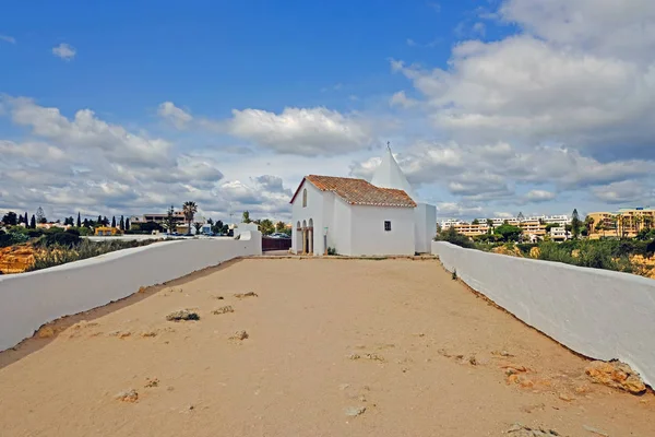 Kirkko Senhora Nossa Armacao de Pera Algarve Portugali — kuvapankkivalokuva
