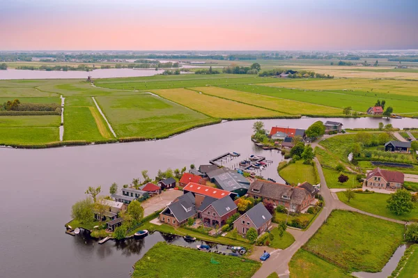 Antenn från byn Zevenhuizen på landsbygden från — Stockfoto