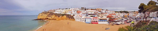 Panorama ze wsi Carvoeiro w Algarve w Portugalii — Zdjęcie stockowe