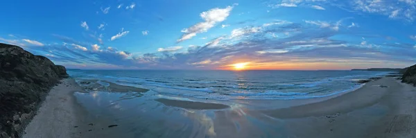 Panorama von praia vale figueiras in portugal bei Sonnenuntergang — Stockfoto