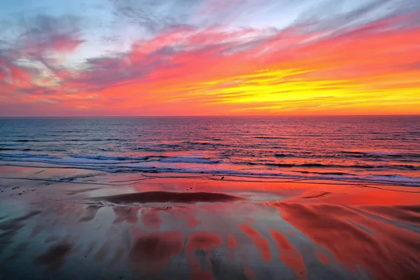 Antenne von Praia Vale Figueiras in Portugal bei Sonnenuntergang — Stockfoto