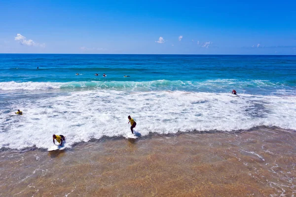 Vale Figueiras, Portugal - 14 de junio de 2019: Aérea de surfistas ge —  Fotos de Stock