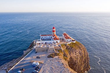Deniz feneri Cabo Vicente Sagres Portekiz yakınındaki gelen hava