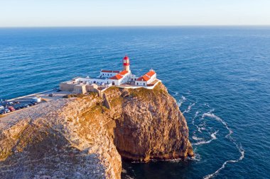 Deniz feneri Cabo Vicente Sagres Portekiz yakınındaki gelen hava