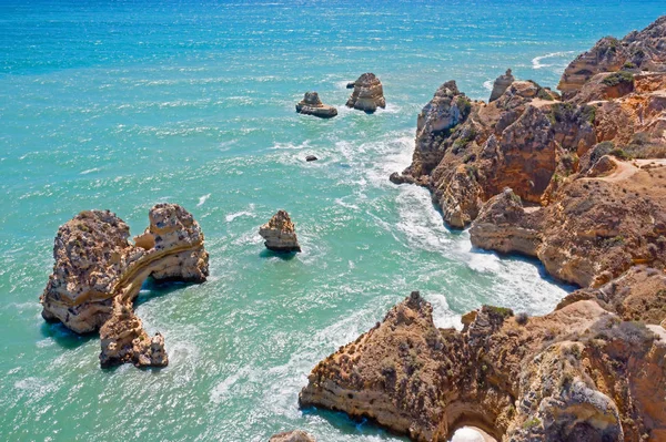 Antena z naturalnej skały w pobliżu Lagos w Portugalii — Zdjęcie stockowe