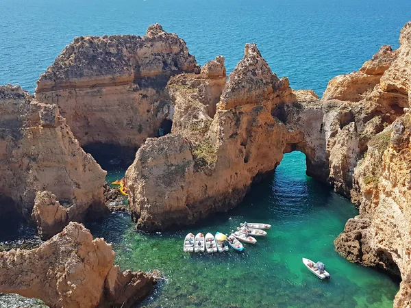 Antenn från naturliga klippor vid Ponte Piedade i Lagos Portuga, — Stockfoto