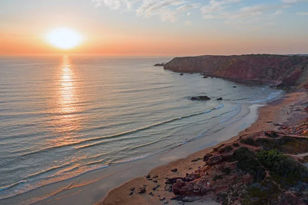 Antena na Praia Amado na zachodnim wybrzeżu w Portugalii o zachodzie słońca — Zdjęcie stockowe