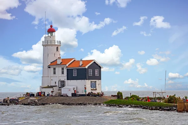 Traditional lighthouse 'Het Paard van Marken' in Marken the Neth — Stok fotoğraf