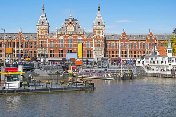 Pemandangan kota dari Amsterdam dengan stasiun pusat di Nethe — Stok Foto