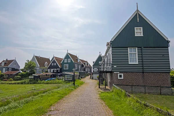 Maisons traditionnelles en bois sur Marken aux Pays-Bas — Photo
