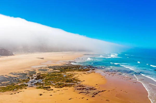 Aeronave de nevoeiro do mar no oceano atlântico em Portugal — Fotografia de Stock