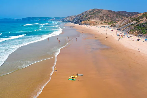 Aerial from surfers getting surfers lessons at Praia Vale Figuei — Stock Photo, Image