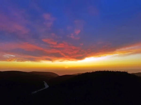 Pôr-do-sol incrível na costa oeste de Portugal — Fotografia de Stock