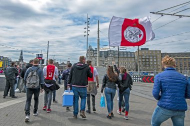 Amsterdam, Hollanda - 16 Mayıs 2019: Ajax futbol taraftarları 