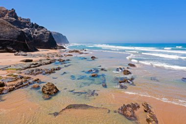 Po güzel bir yaz gününde Vale Figueiras plajdan Hava