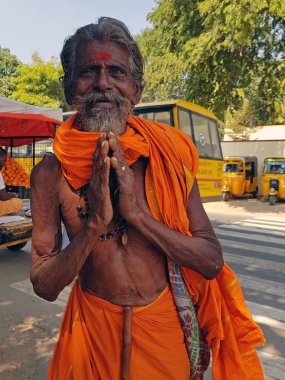 Tiruvanamalai, Hindistan - 4 Ocak 2019: Sadhu, Tamil Nadu Hindistan 'dan Tiruvanamalai sokaklarında