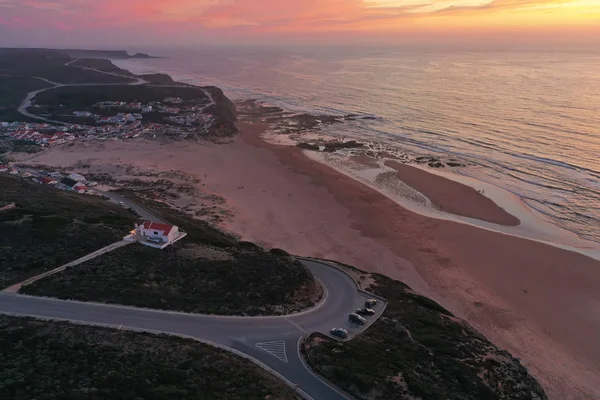 Antenne vom monte clerigo an der Westküste Portugals bei Sonnenuntergang — Stockfoto