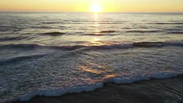 Antenne Von Meereswellen Portugal Bei Sonnenuntergang — Stockvideo