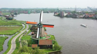 Hollanda 'daki Zaanse Schans' tan hava desteği