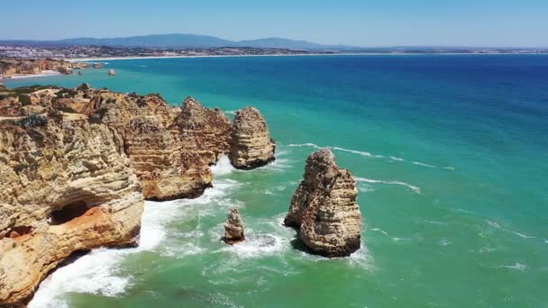 라고스 포르투갈 근처의 암석에서 날아온 — 비디오