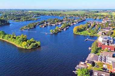 Hollanda 'daki Vinkeveense plassen' den havadan.