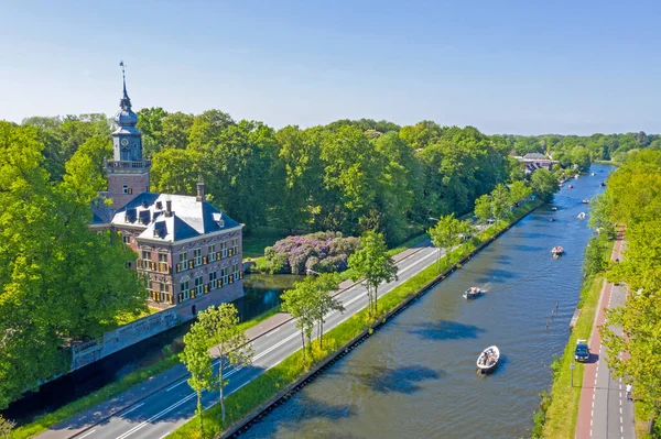 Hollanda Nijenrode Şatosuyla Vecht Nehrinden Gelen Hava Aracı — Stok fotoğraf