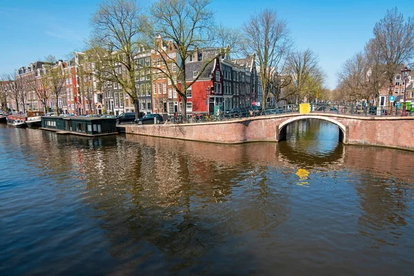 オランダのKeizersgrachtのアムステルダムからの都市景観 — ストック写真