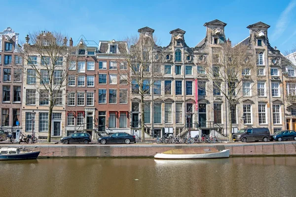 Medeltida Hus Längs Kanalen Amsterdam Nederländerna — Stockfoto