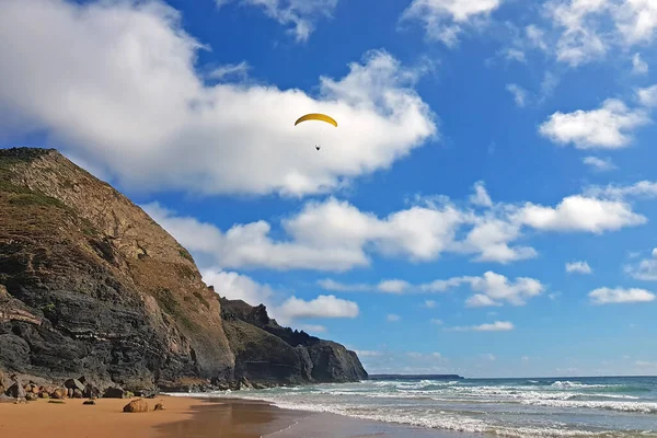 Paragliding Západním Pobřeží Portugalsku — Stock fotografie