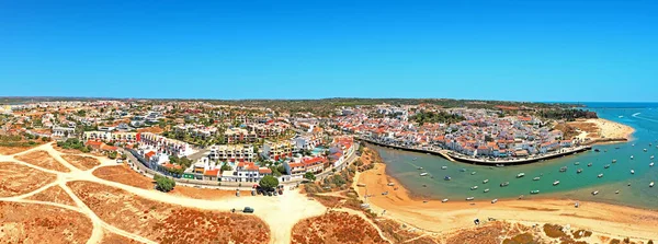 阿尔加维葡萄牙Ferragudo村的空中全景 — 图库照片