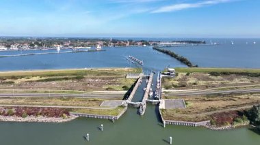 Hollanda 'daki Enkhuizen yakınlarındaki Krabbersgat navigasyon sisteminden gelen hava zaman aralığı.