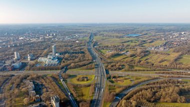 Hollanda 'nın Utrecht yakınlarındaki Rijnsweerd kavşağından havadan.