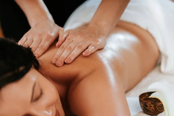 Schoonheidsbehandeling Concept Met Masseur Haar Patiënt Masseur Doet Massage Vrouwelijk — Stockfoto