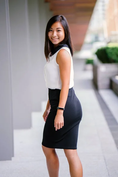 Portret Van Een Mooie Aziatische Zakenvrouw Casual Kleding Aziatische Zakenvrouw — Stockfoto