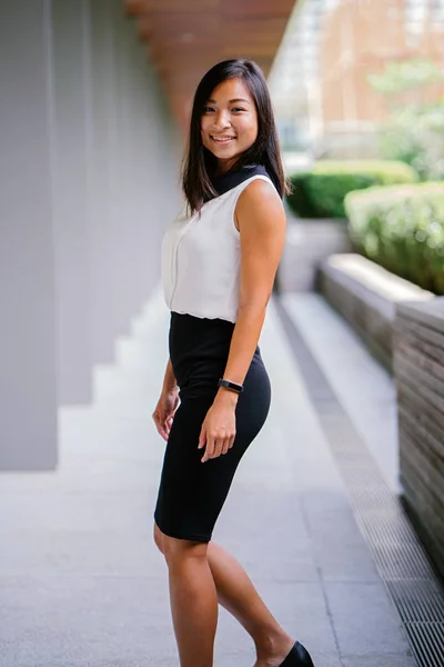 Retrato Una Hermosa Mujer Negocios Asiática Ropa Casual Mujer Negocios — Foto de Stock