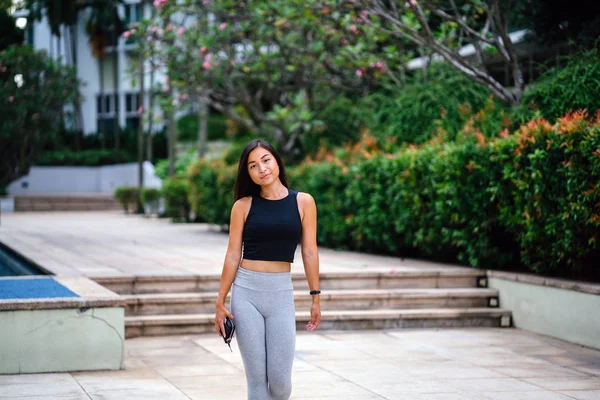 Retrato Una Atractiva Joven Asiática China Vestida Con Ropa Deportiva —  Fotos de Stock