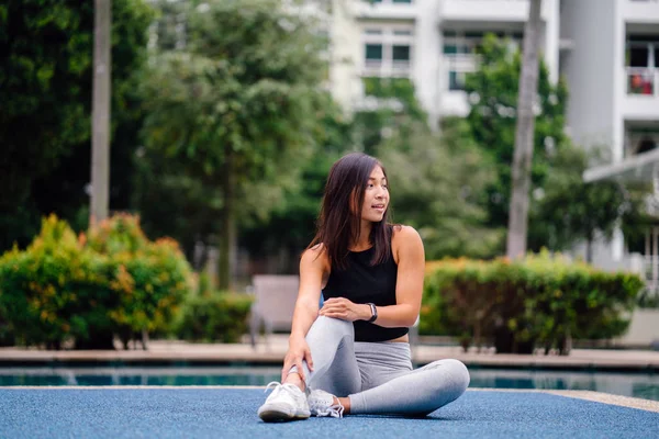 Retrato Una Atractiva Joven Asiática China Vestida Con Ropa Deportiva — Foto de Stock