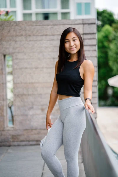 Portret Atrakcyjna Młoda Kobieta Azji Chińskim Ubrana Sportowy Active Wear — Zdjęcie stockowe