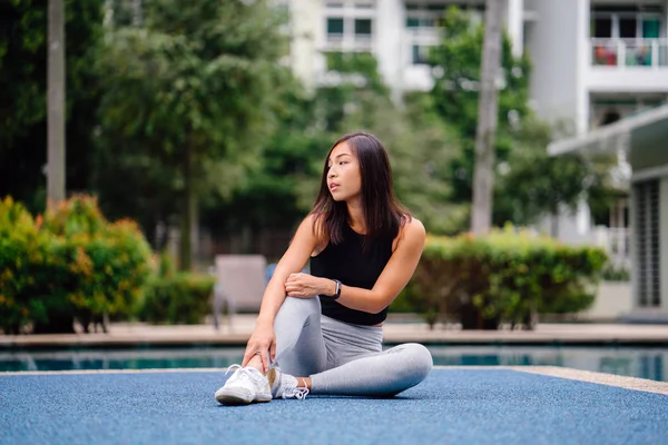 Retrato Una Atractiva Joven Asiática China Vestida Con Ropa Deportiva — Foto de Stock