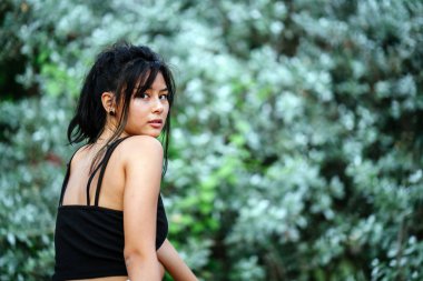 Şirin Asyalı Kız portresi kapatın