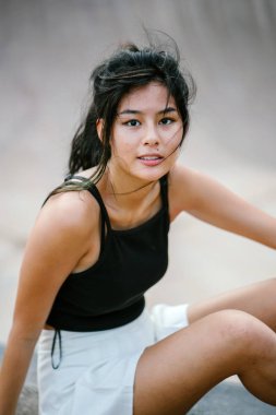 Şirin Asyalı Kız portresi kapatın