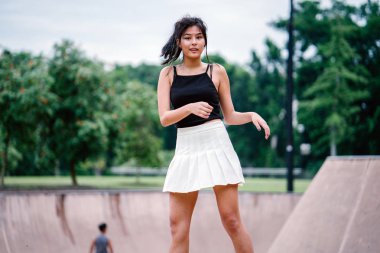 Şirin Asyalı Kız portresi kapatın