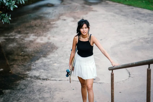 Porträt Eines Asiatischen Chinesischen Mädchens Mit Skate Skatepark — Stockfoto