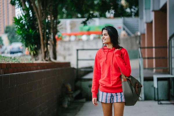 Três Quarto Comprimento Retrato Bela Menina Indiana Vestindo Roupas Casuais — Fotografia de Stock