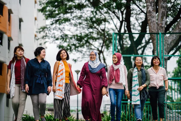 Diverse Group Asian Women Walking Together Basketball Court — Stock Photo, Image