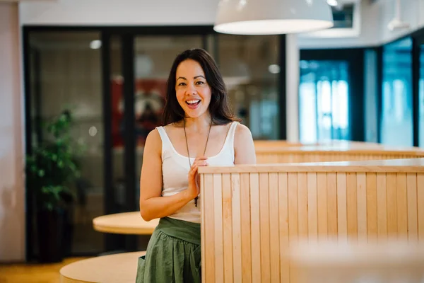 Portrait Confident Asian Woman Standing Cafe — Stock Photo, Image
