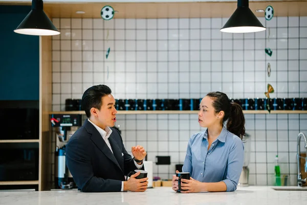 Two Business People Discussing Project Sitting Table Drinking Coffee Kitchen — Stock Photo, Image