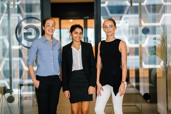 Three Young Businesswomen Smiling Standing Modern Office — Stock Photo, Image